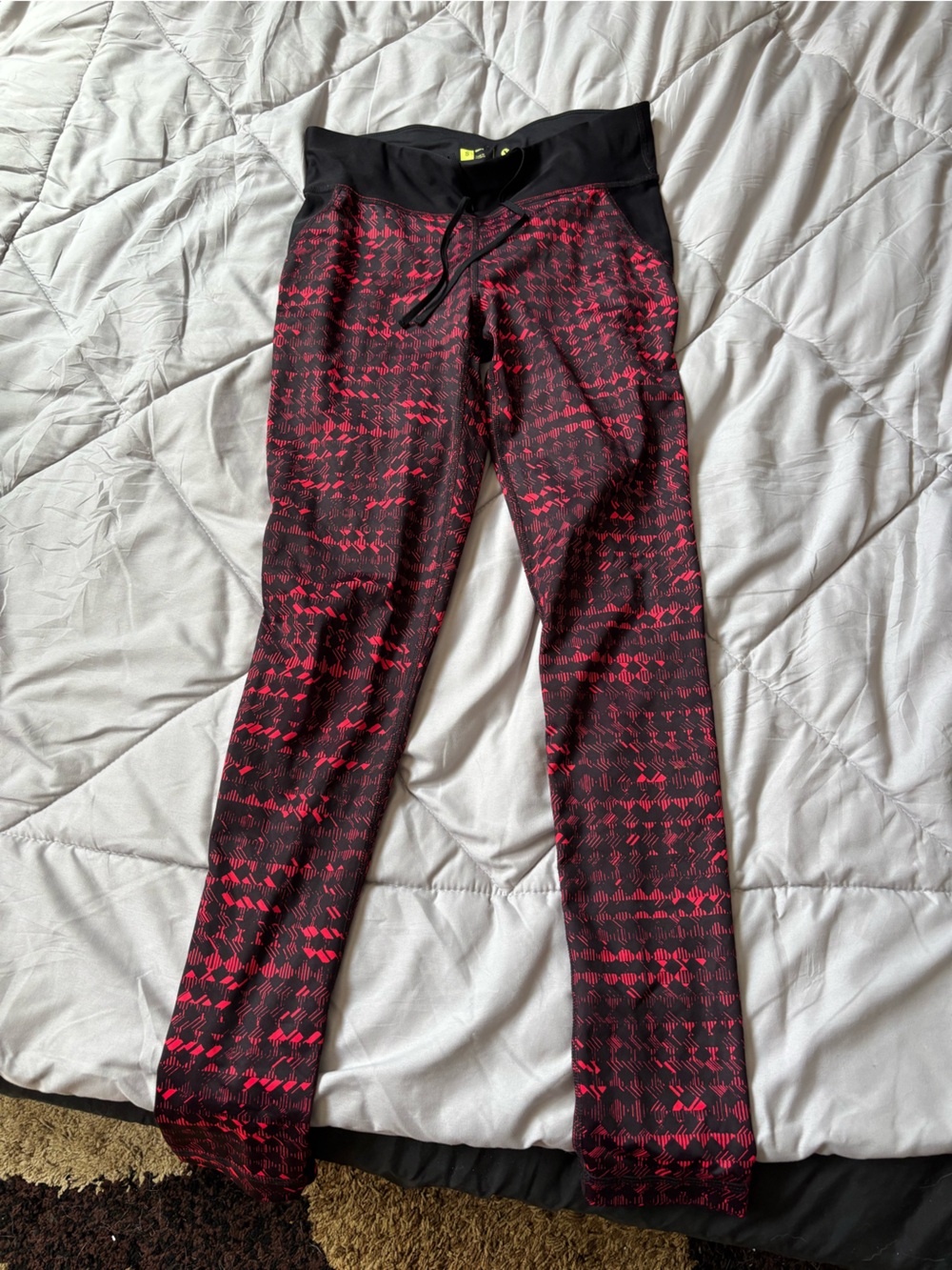 Women’s Black and Red Patterned Active Leggings